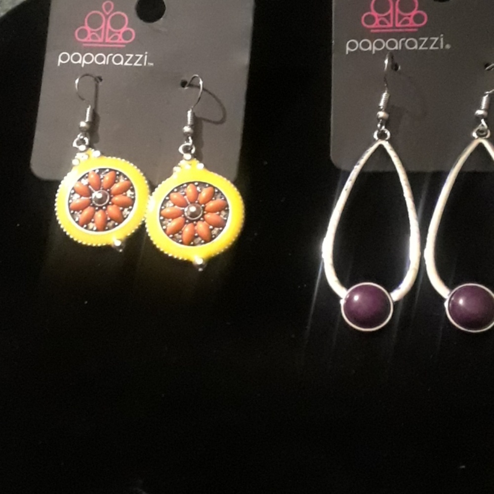 2 pairs Paparazzi Earrings.